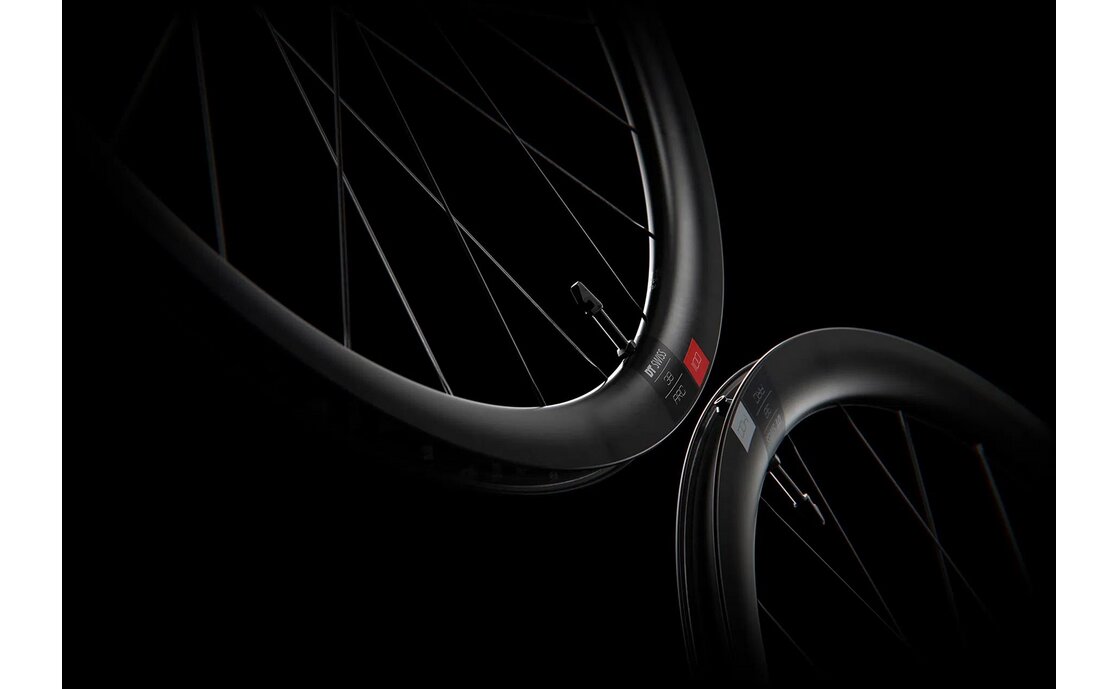DT Swiss ARC 1100 Dicut 38 DB 28"- Carbon Vorderrad
