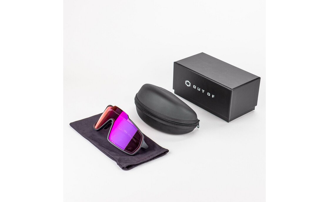 OUTOF Bot 2 Black / IRID red