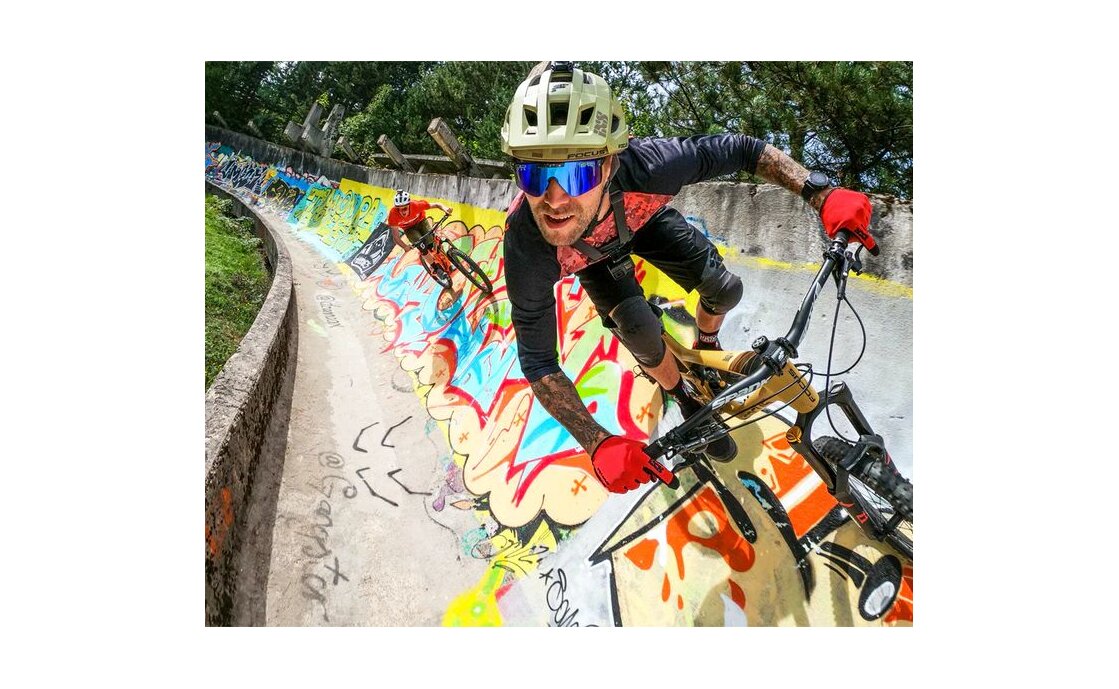 Pit Viper The 2000s - Hail Sagan