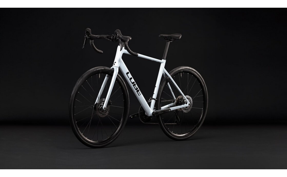 Cube Attain Race - 28 Zoll - Diamant - 2027