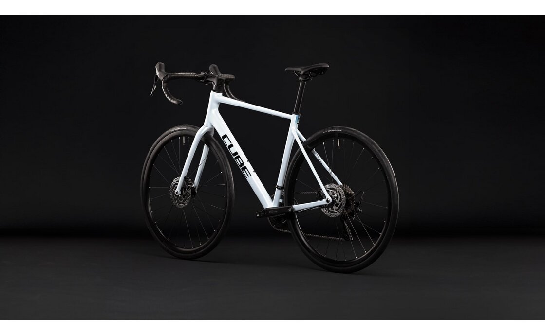 Cube Attain Race - 28 Zoll - Diamant - 2027