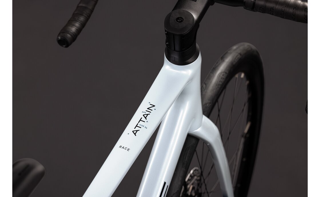 Cube Attain Race - 28 Zoll - Diamant - 2027