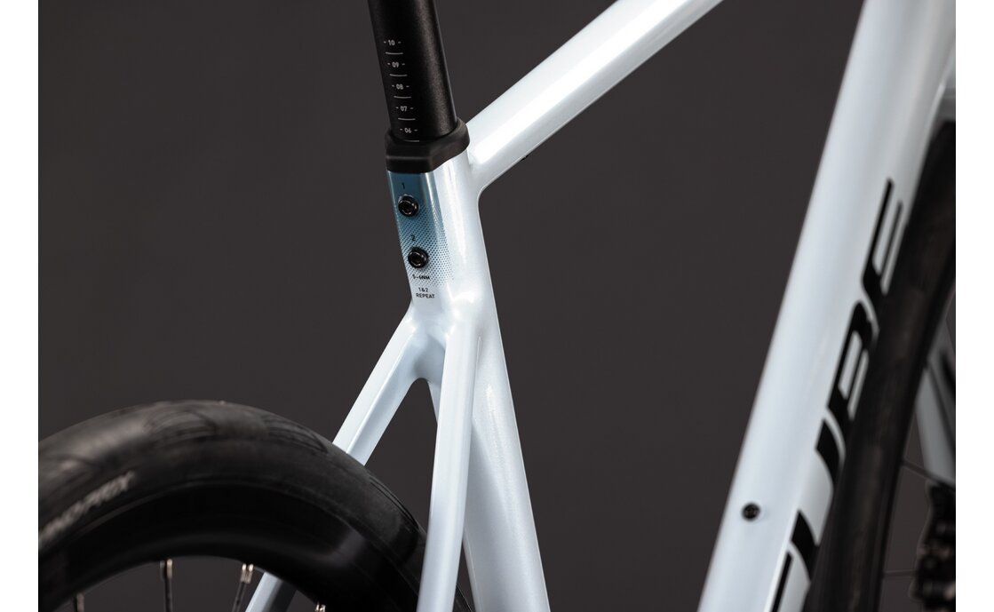 Cube Attain Race - 28 Zoll - Diamant - 2027