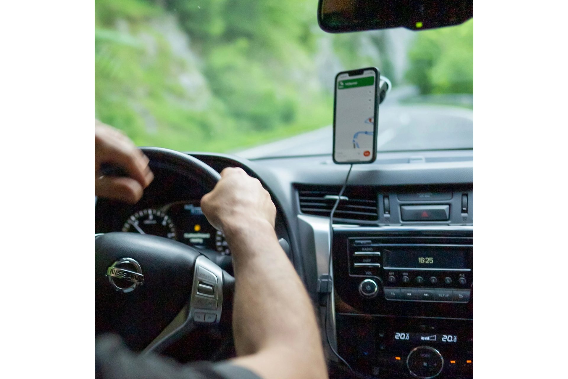 SP Connect Charging Suction Mount SPC+