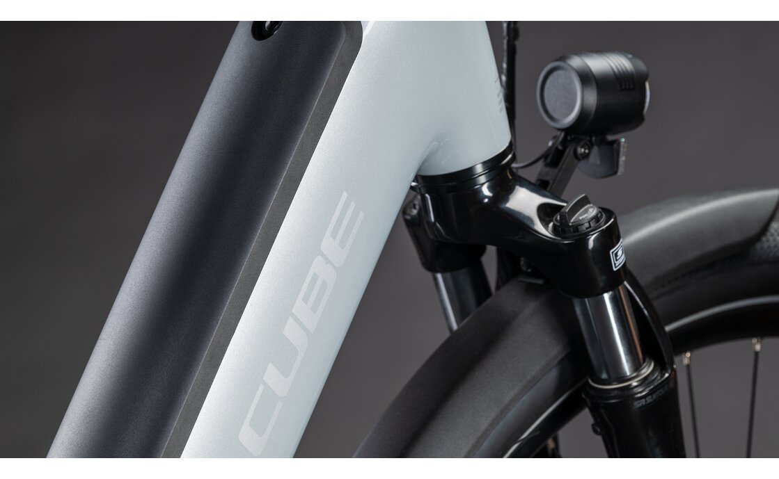 Cube Supreme Hybrid Comfort ONE 600 - 600 Wh - 28 Zoll - Tiefeinsteiger - 2026