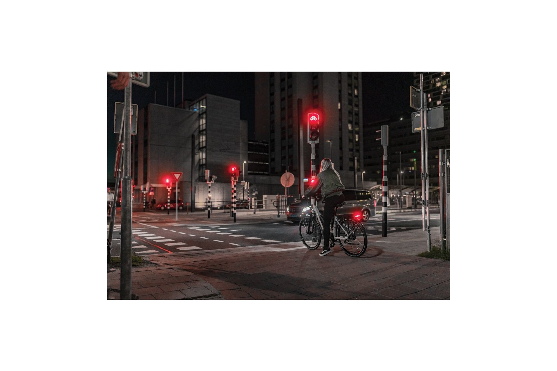 AXA Juno mit Bremslichtfunktion Rücklicht für E-Bike 6-12 V