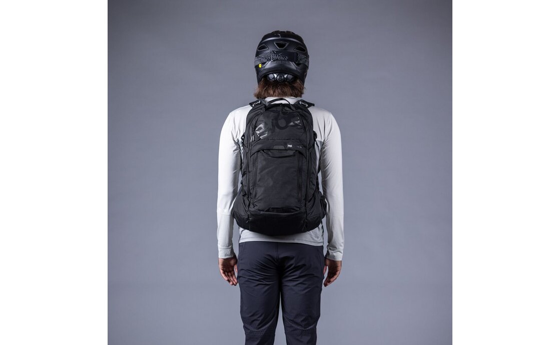 Evoc Trail Pro Blackline 16