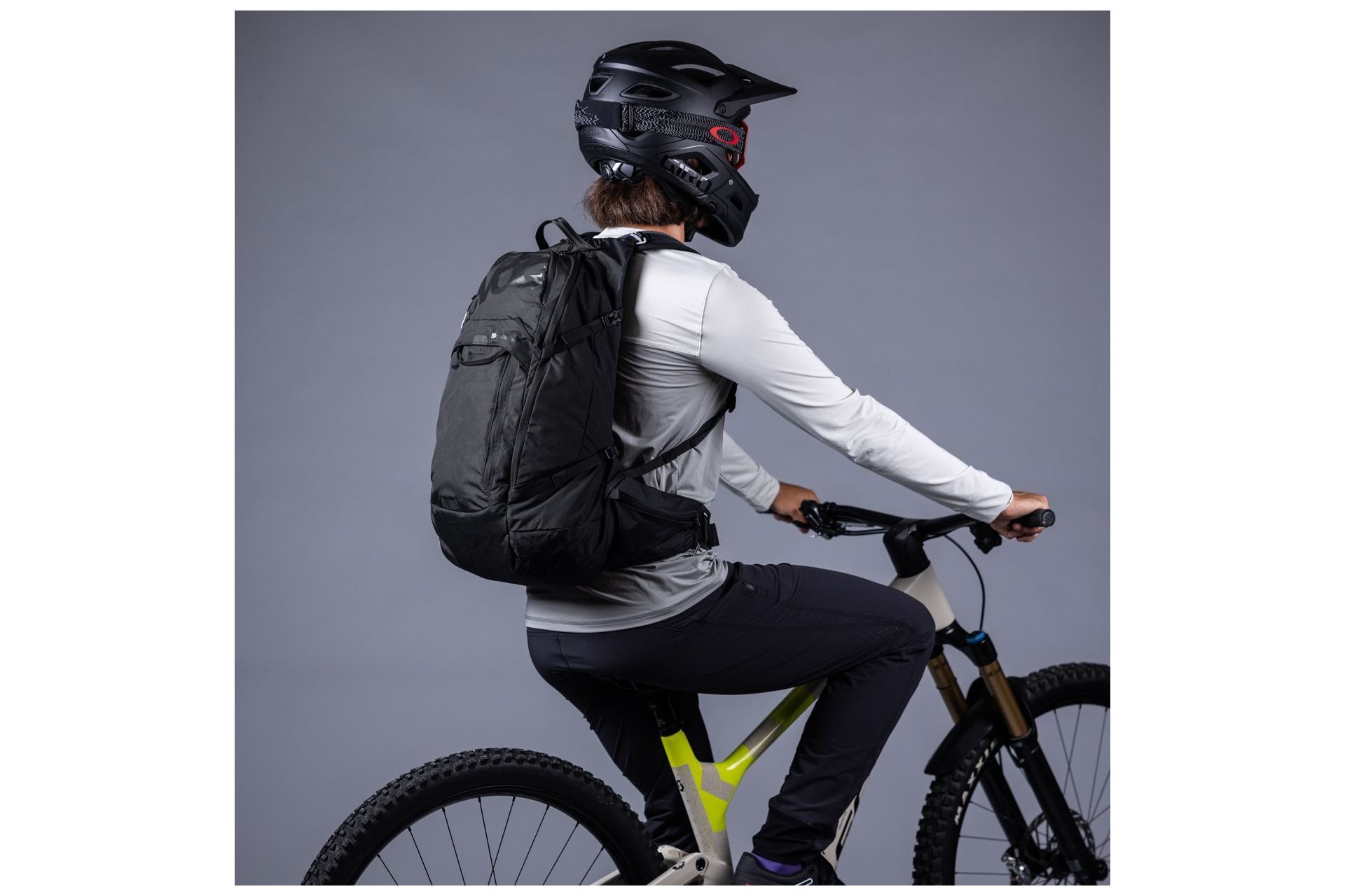 Evoc Trail Pro Blackline 16