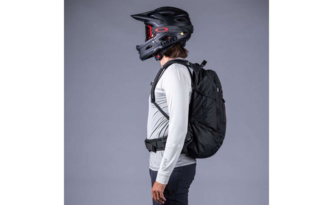 Evoc Trail Pro Blackline 16