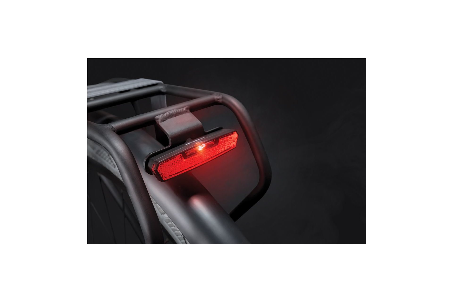 AXA Juno mit Bremslichtfunktion Rücklicht für E-Bike 6-12 V