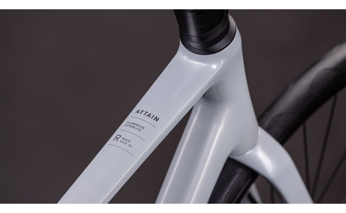 Cube Attain Race - 28 Zoll - Diamant - 2026