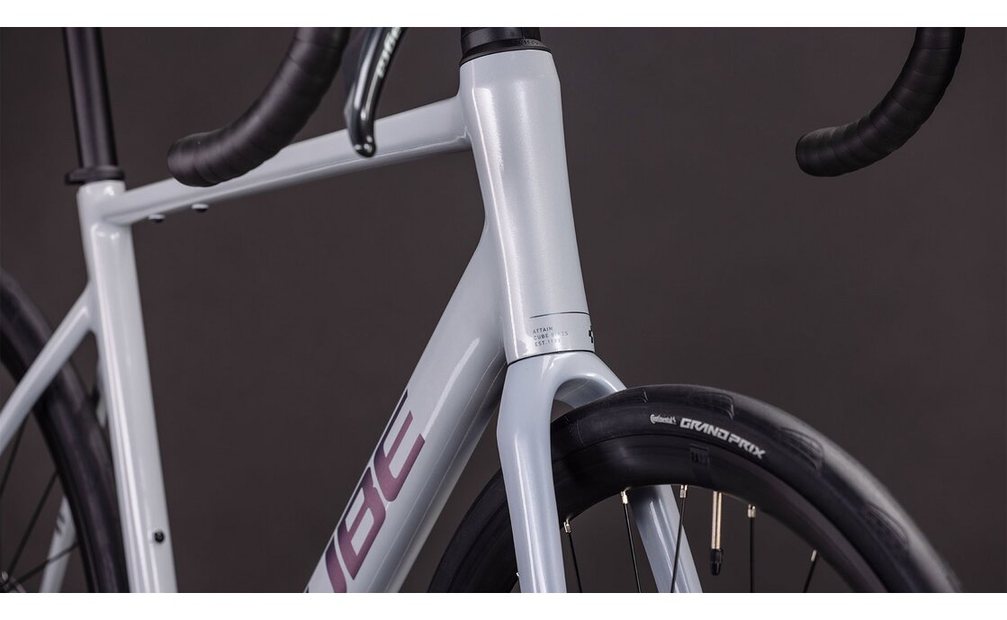 Cube Attain Race - 28 Zoll - Diamant - 2026