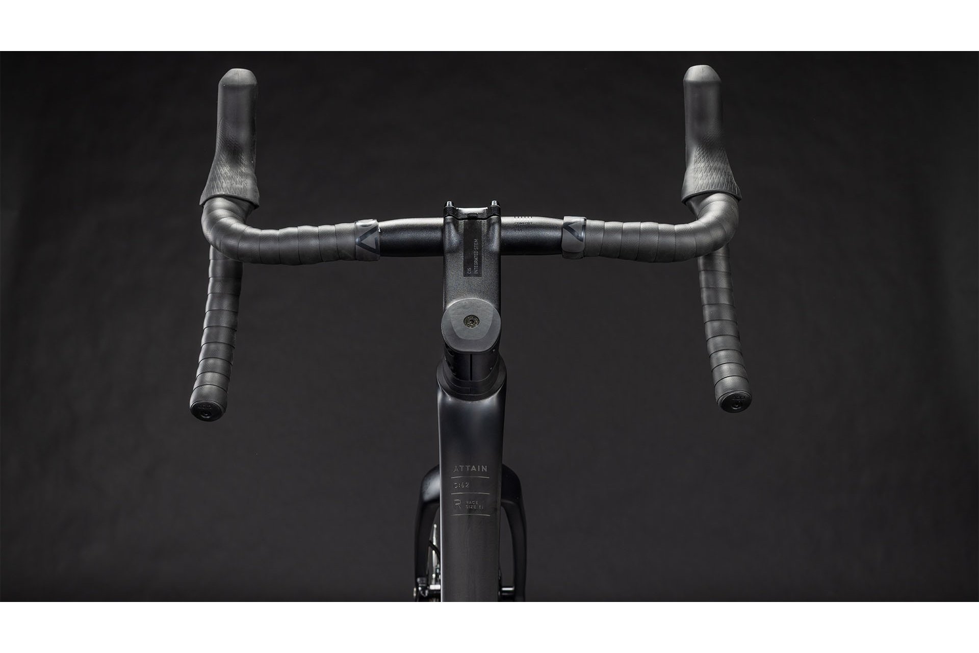 Cube Attain C:62 Race - 28 Zoll - Diamant - 2026
