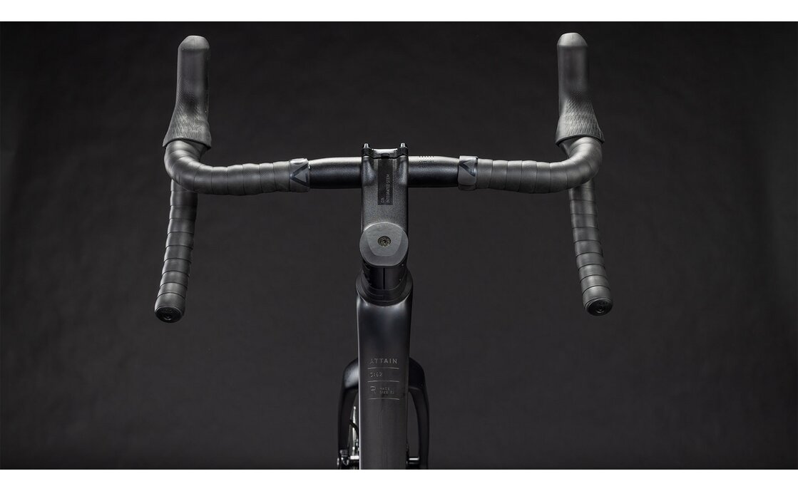 Cube Attain C:62 Race - 28 Zoll - Diamant - 2026
