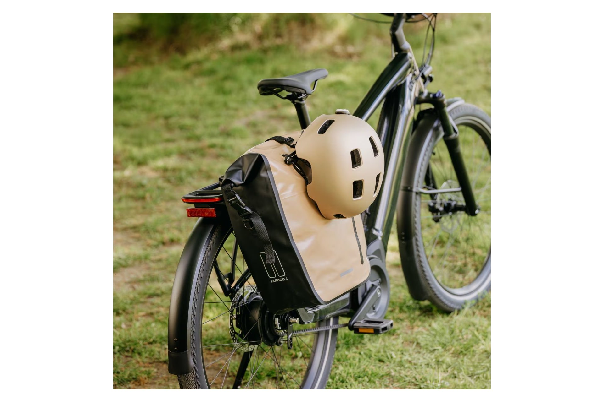 Basil Einzelpacktasche Rivo M MIK Hooks