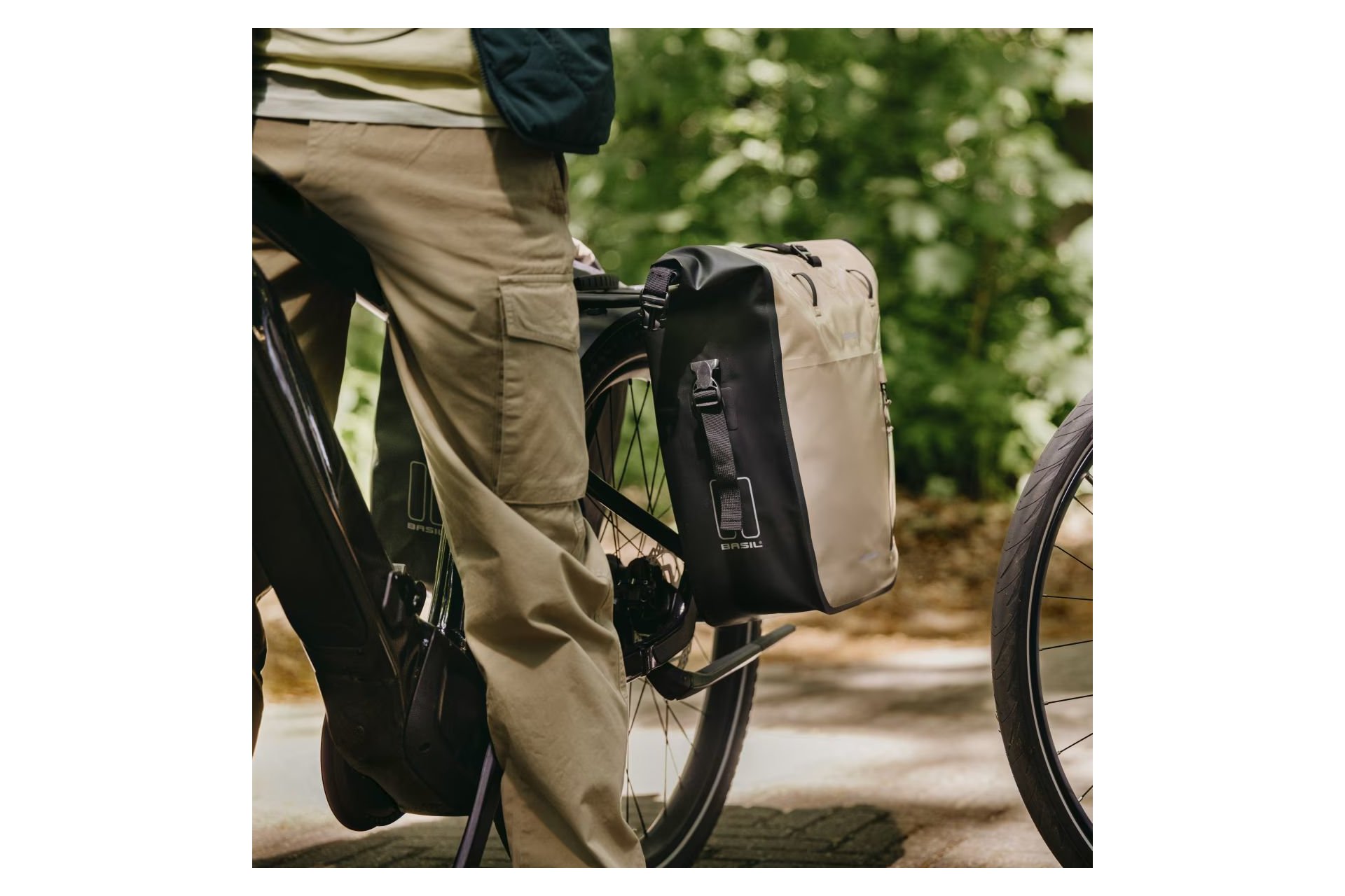 Basil Einzelpacktasche Rivo M MIK Hooks