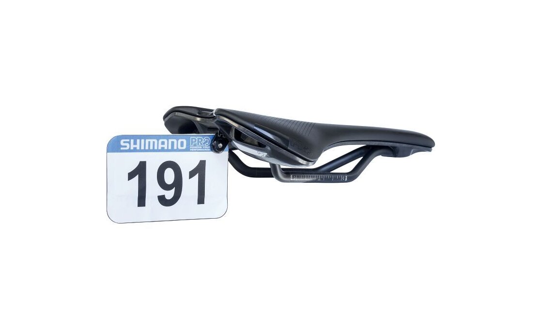 PRO Startnummernhalter für integrierte Sattelhalterung