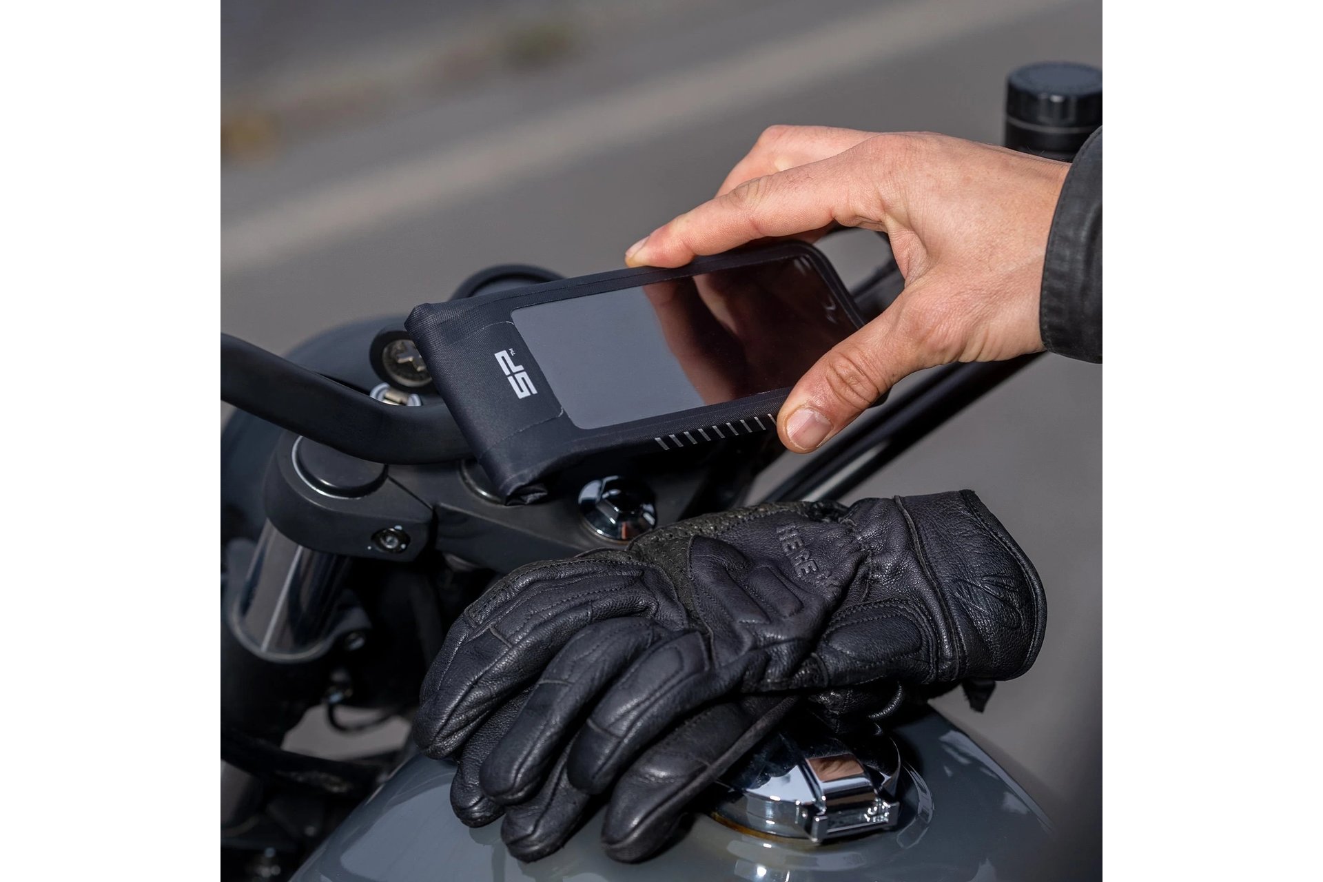 SP Connect Universal Phone Case SPC+ M