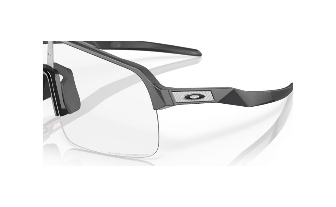 Oakley Sutro Lite Matte Carbon/Clear To Black Iridium Photochromic