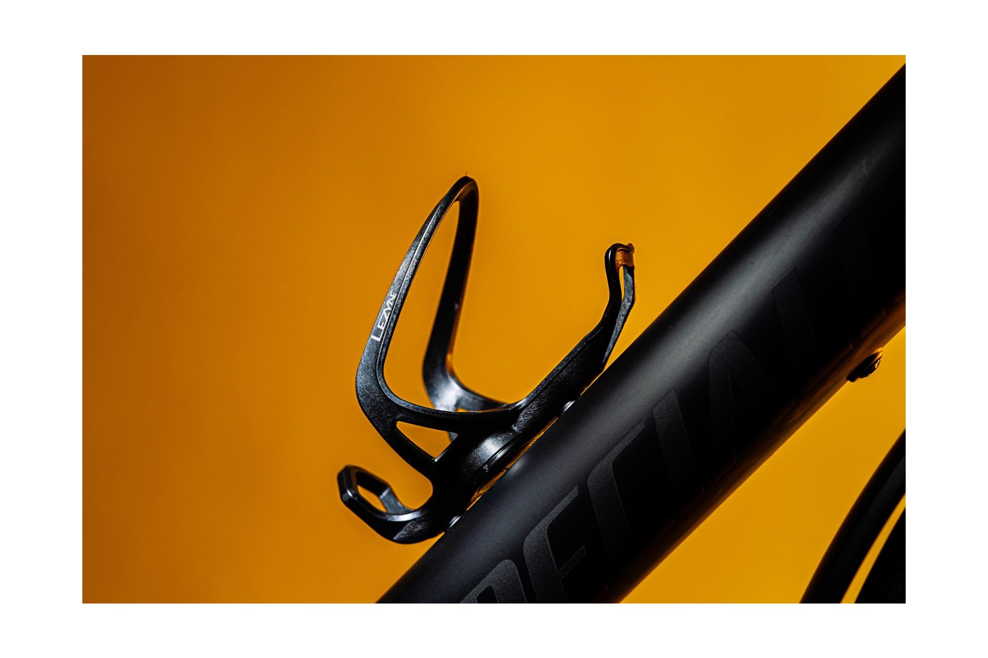 Lezyne Matrix Air Cage Flaschenhalter für AirTag