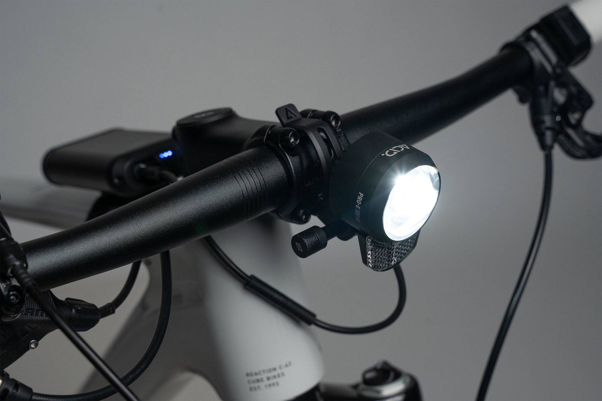 Cube ACID Frontlicht Pro-E 200 HB Powerbank