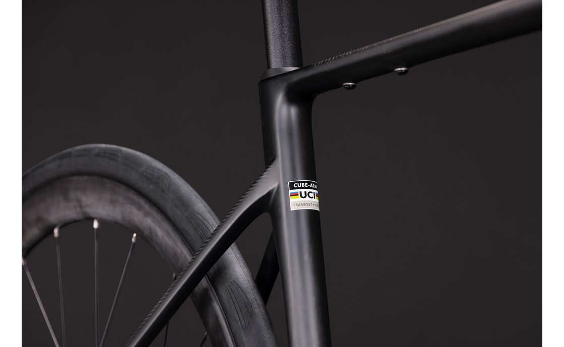 Cube Attain C:62 Race - 28 Zoll - Diamant - 2027