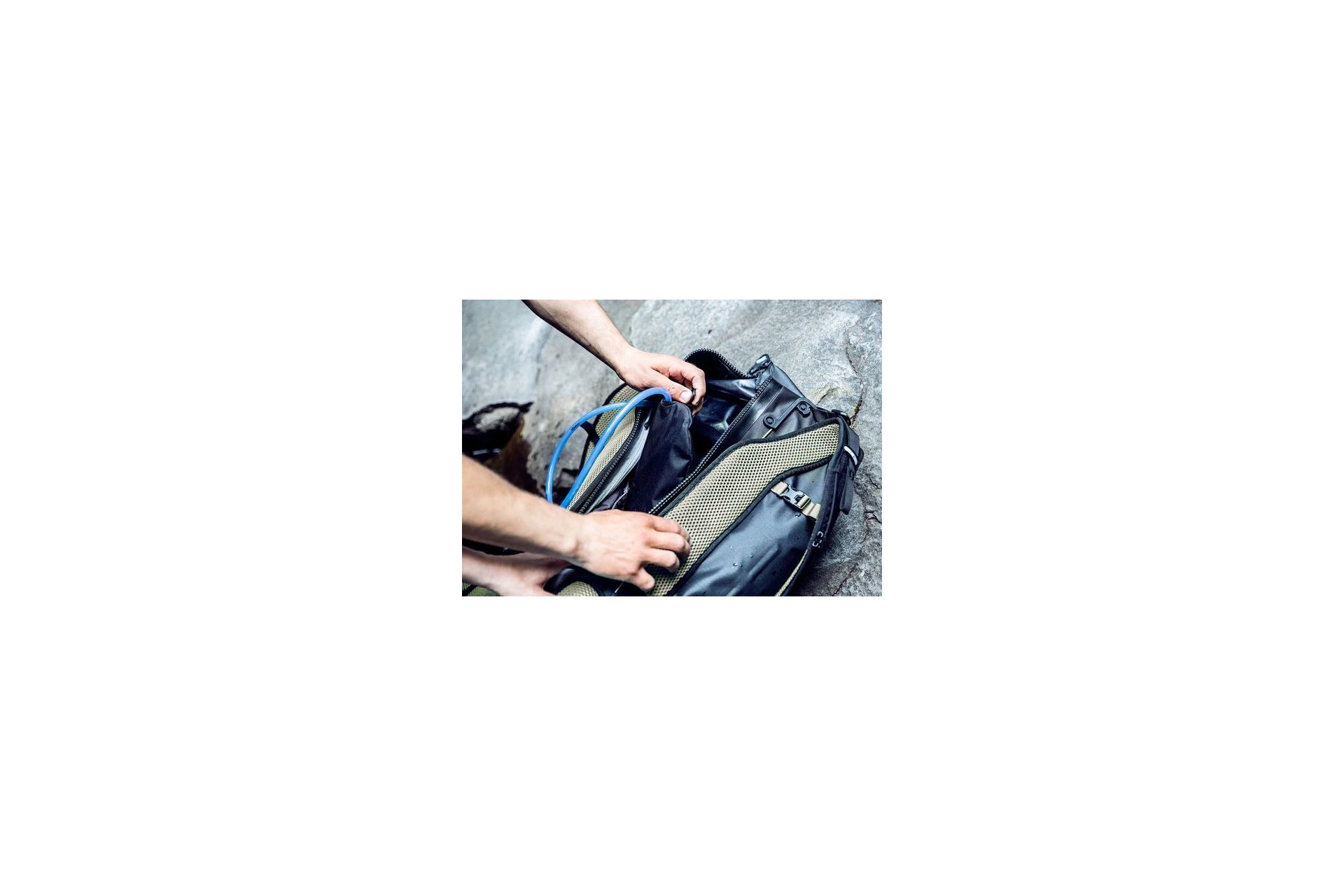 Ortlieb Atrack Hydration-System, Trinkblase isoliert