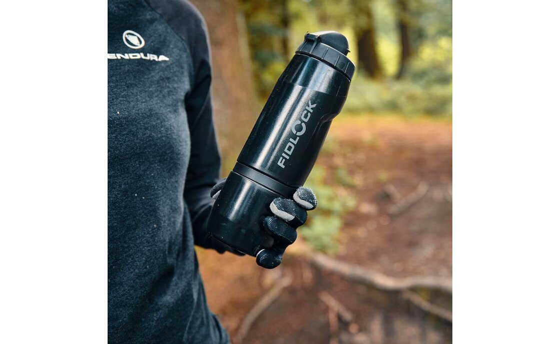 Fidlock Twist Trinkflasche 800 mit Bike Base Flaschenhalter