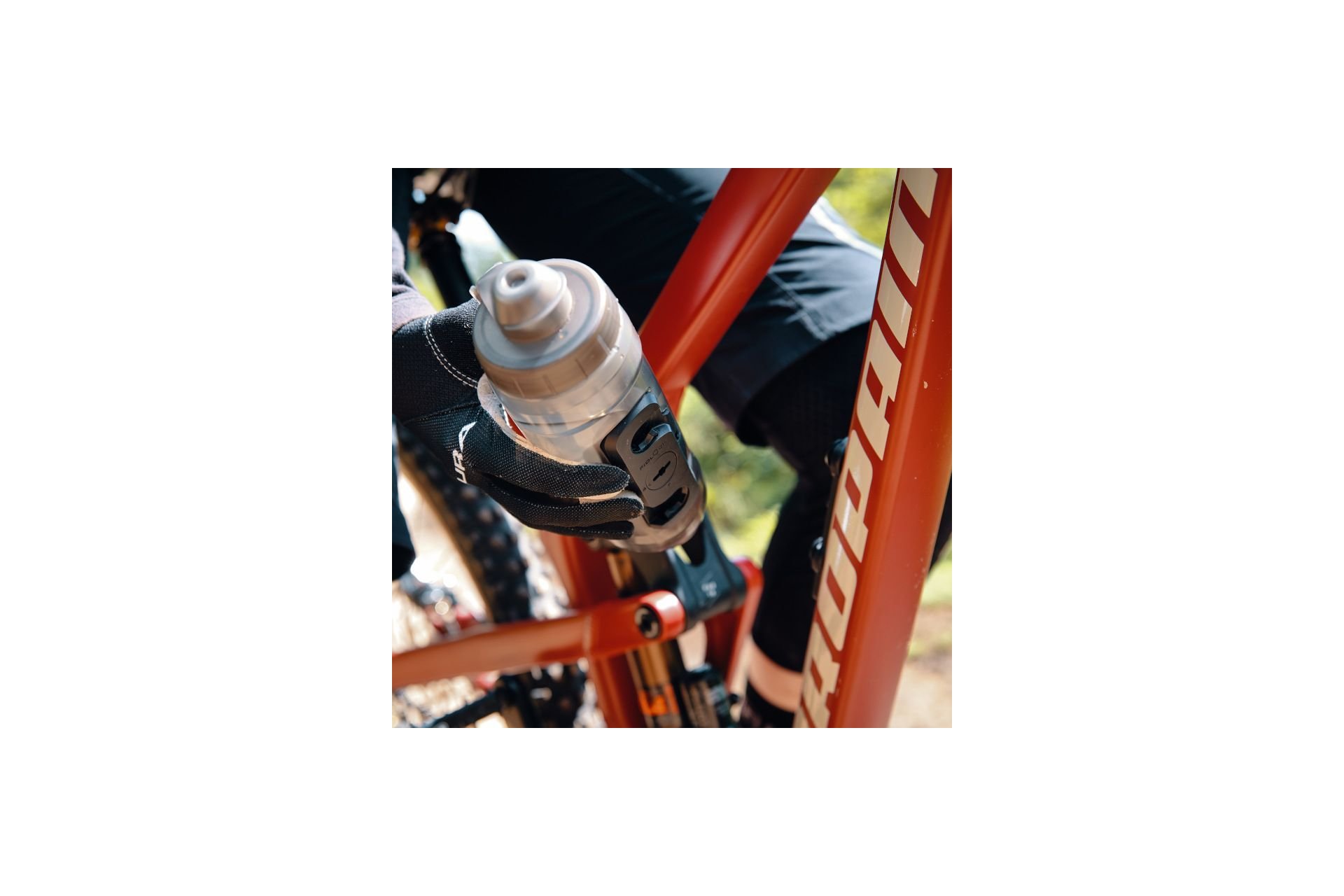 Fidlock Twist Trinkflasche 590 mit Bike Base Flaschenhalter