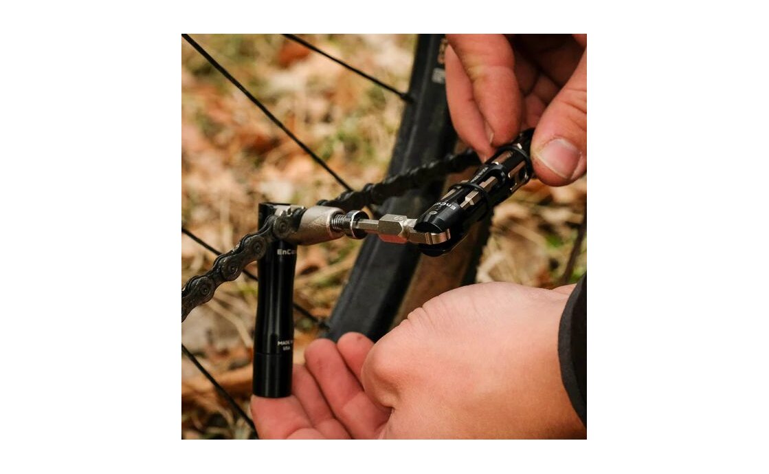 Wolftooth EnCase System Chain + Tire Plug Multitool Werkzeugset