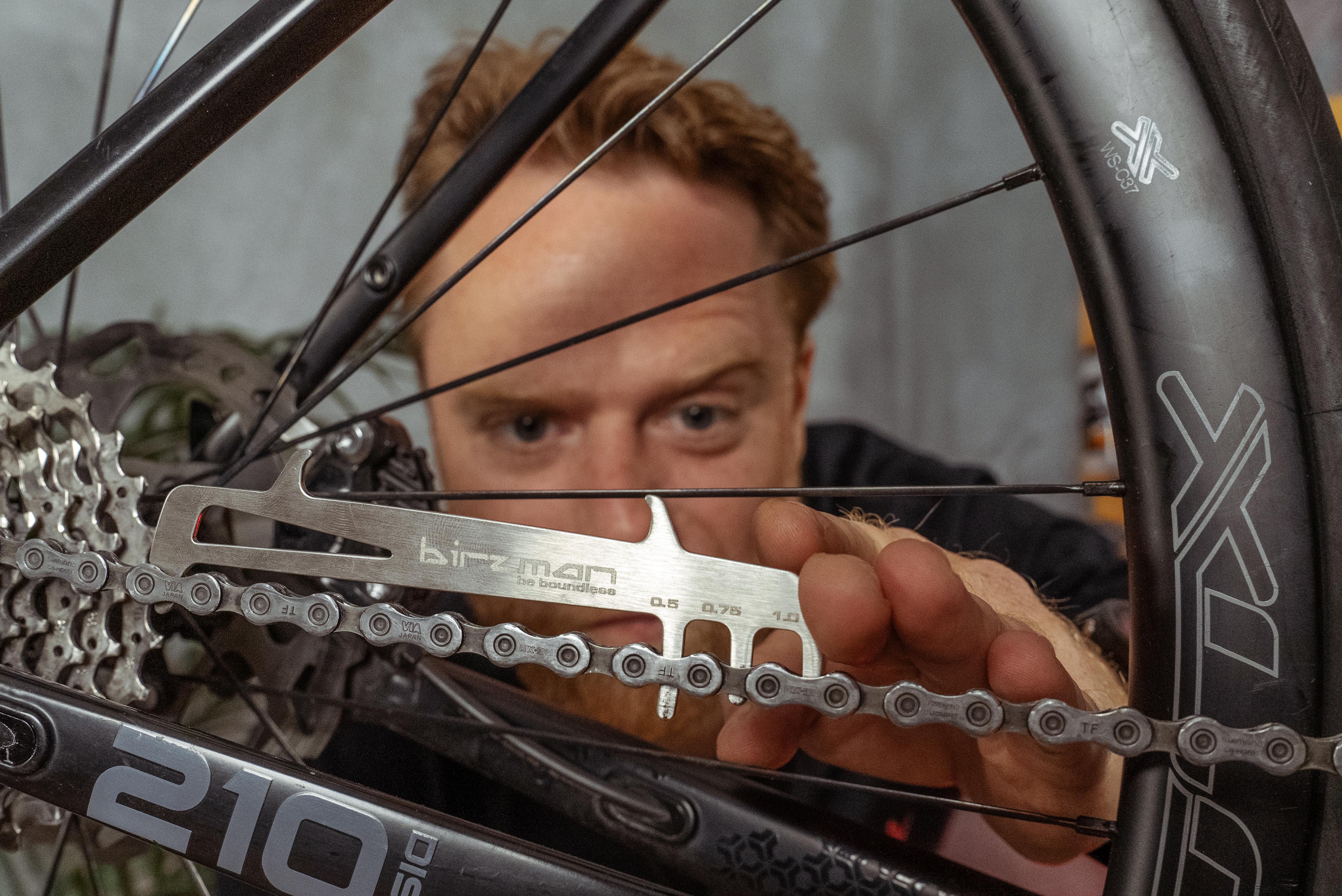 Kettenverschleiß messen and Fahrradkette wechseln / gerissene Kette reparieren