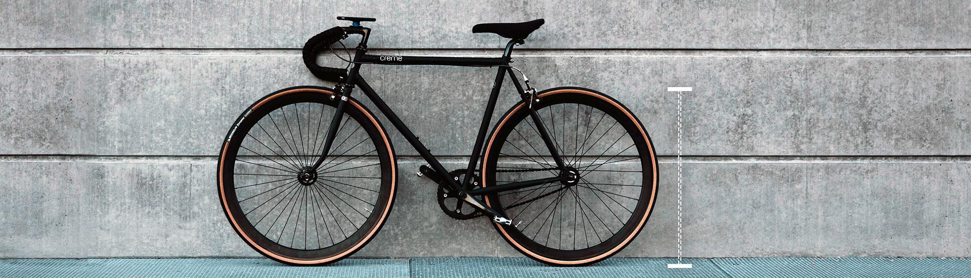 Rennrad mit Fokus auf die Laufr&auml;der